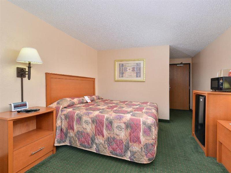 ซูเปอร์ 8 บาย วินด์แฮม แคสเปอร์ เวสต์ บาย เดอะ ริเวอร์ Motel ภายนอก รูปภาพ