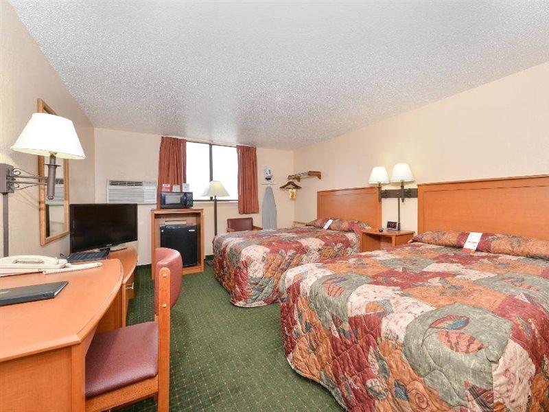 ซูเปอร์ 8 บาย วินด์แฮม แคสเปอร์ เวสต์ บาย เดอะ ริเวอร์ Motel ภายนอก รูปภาพ
