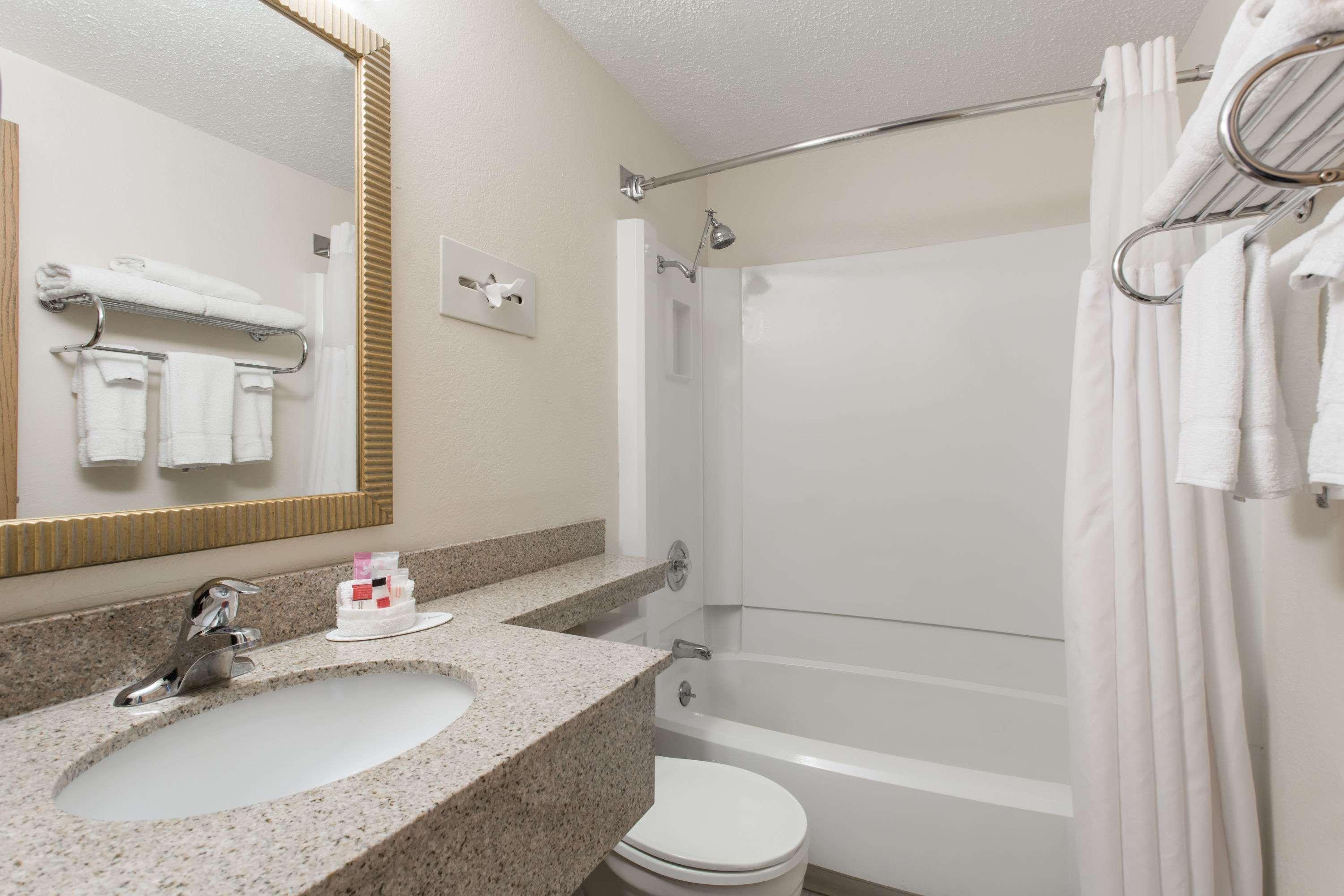 ซูเปอร์ 8 บาย วินด์แฮม แคสเปอร์ เวสต์ บาย เดอะ ริเวอร์ Motel ภายนอก รูปภาพ