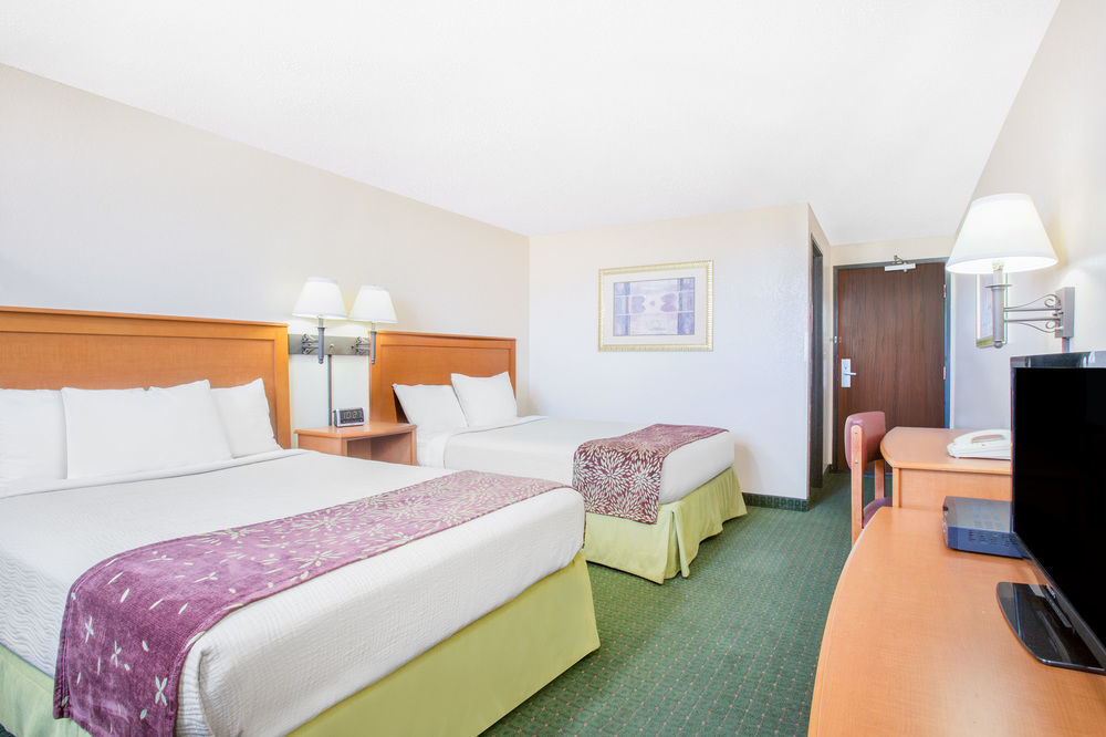 ซูเปอร์ 8 บาย วินด์แฮม แคสเปอร์ เวสต์ บาย เดอะ ริเวอร์ Motel ภายนอก รูปภาพ