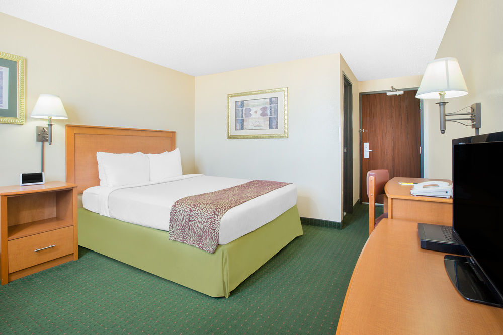 ซูเปอร์ 8 บาย วินด์แฮม แคสเปอร์ เวสต์ บาย เดอะ ริเวอร์ Motel ภายนอก รูปภาพ