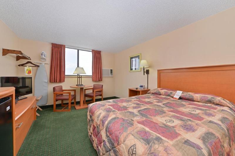 ซูเปอร์ 8 บาย วินด์แฮม แคสเปอร์ เวสต์ บาย เดอะ ริเวอร์ Motel ภายนอก รูปภาพ